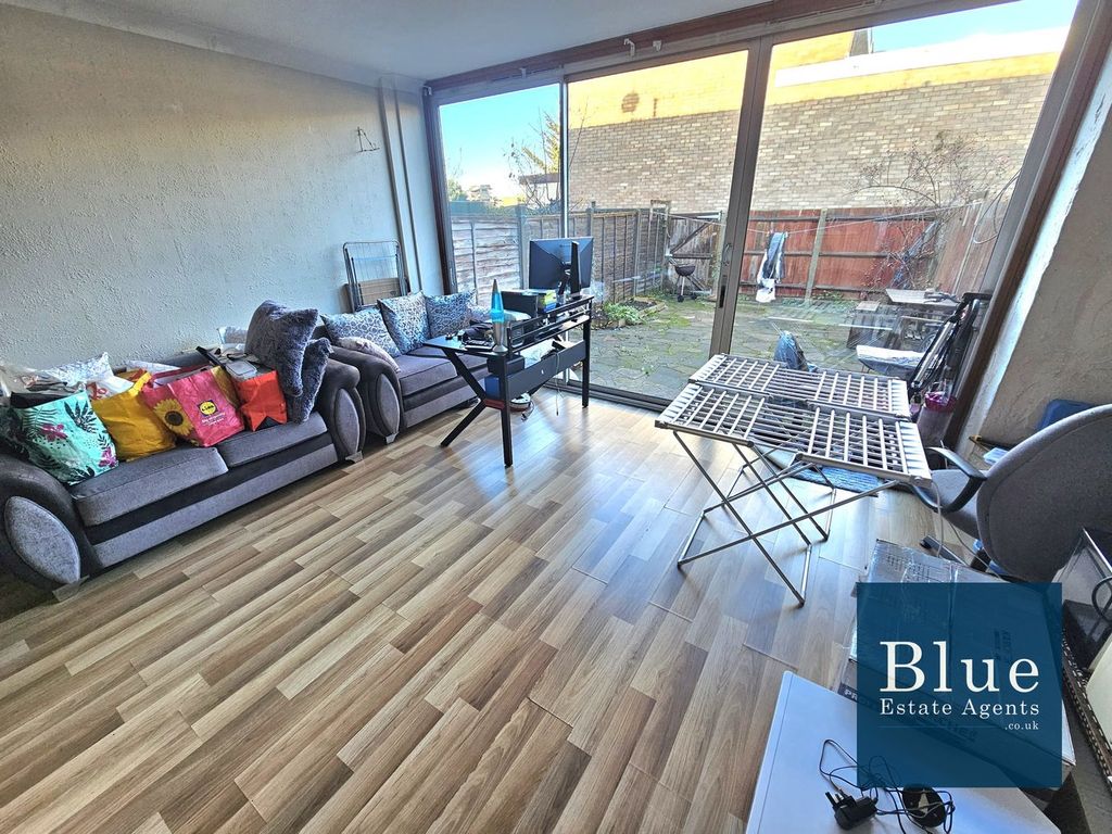 Property photo 2 of 15 Lounge