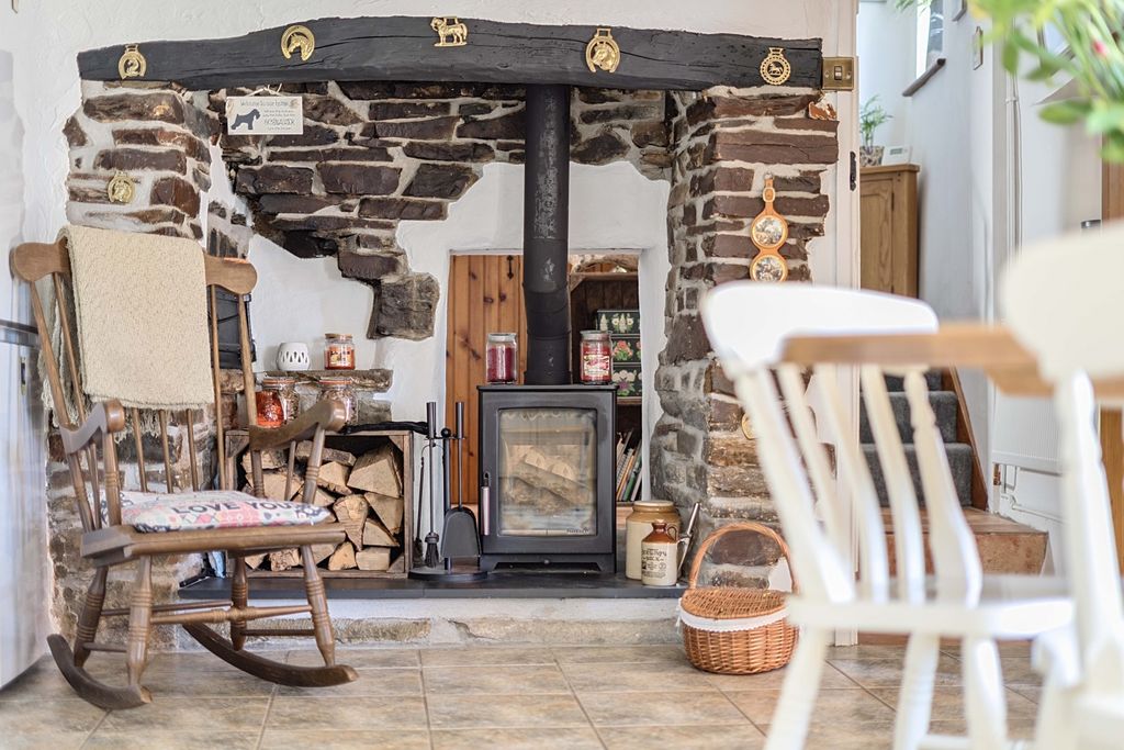 Property photo 3 of 26 1293587-12-6825F4B818802-Arw