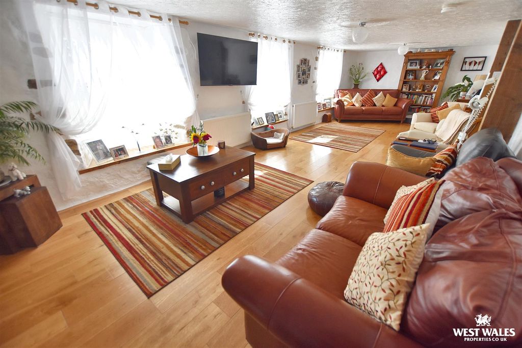 Property photo 3 of 45 10 (8).Jpg