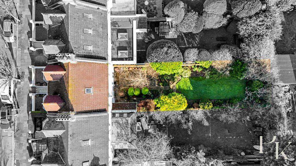 Property photo 3 of 64 Walsingham Road, 31-037Bw.Jpg