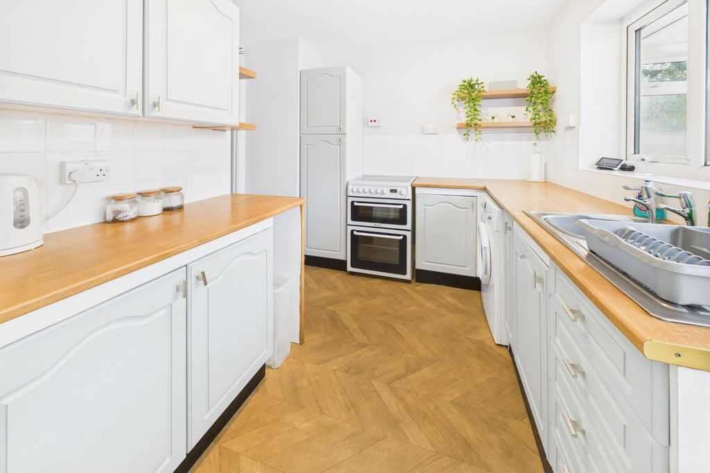 Property photo 2 of 19 Kitchen