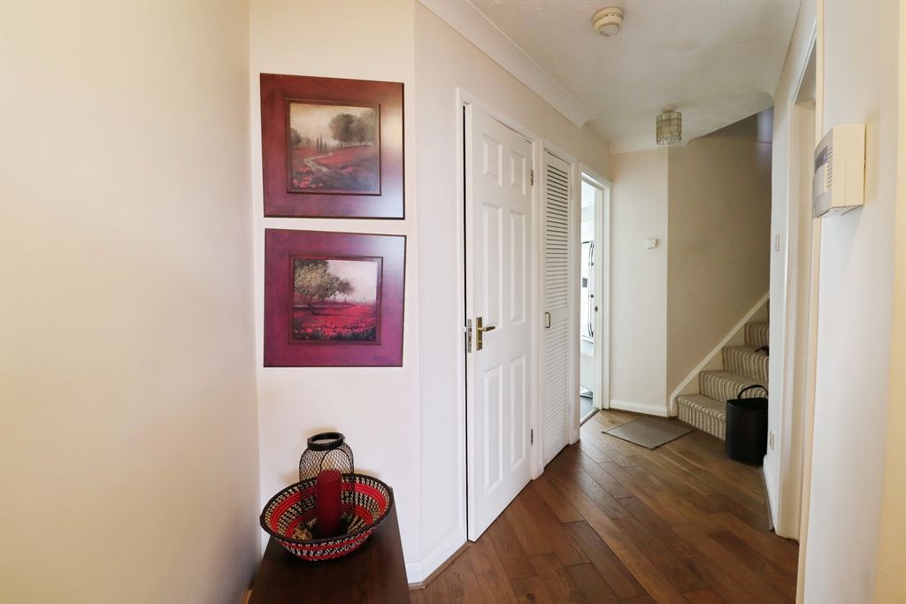 Property photo 3 of 27