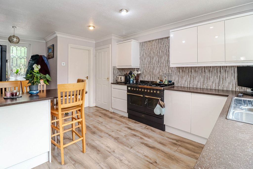Property photo 3 of 15 Kitchen