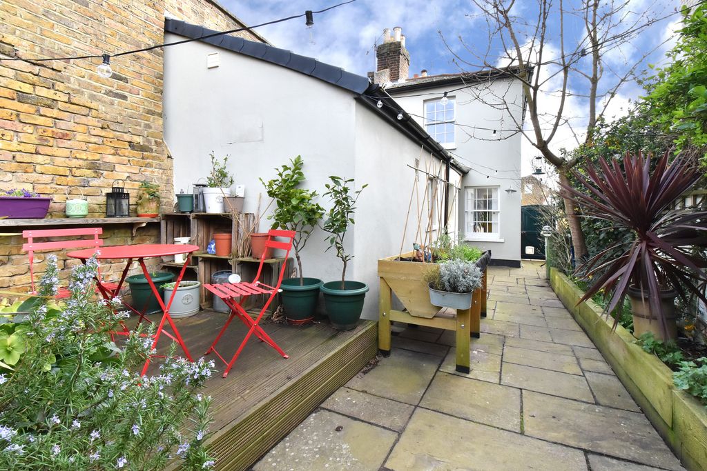 Property photo 2 of 16