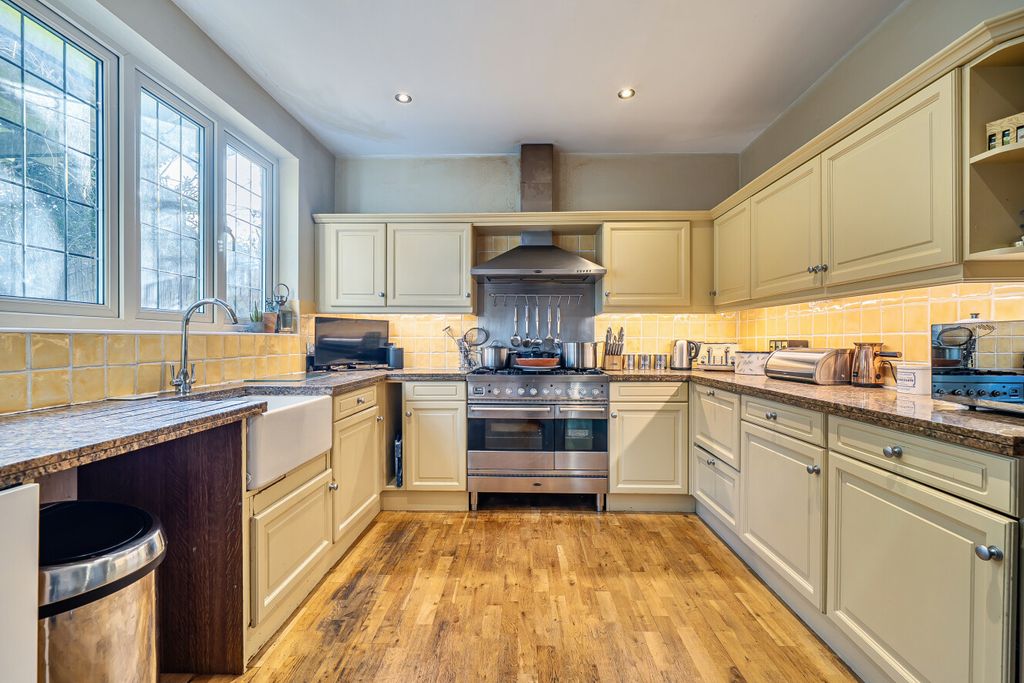 Property photo 3 of 18 1420359-12-699F2E...