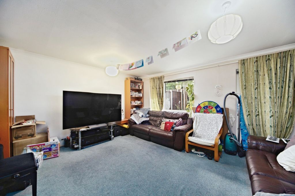 Property photo 2 of 17 Photo