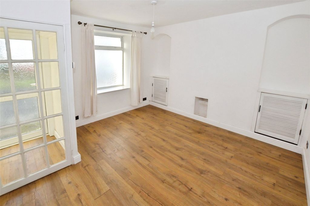 Property photo 2 of 10 2 - Picture No. 09