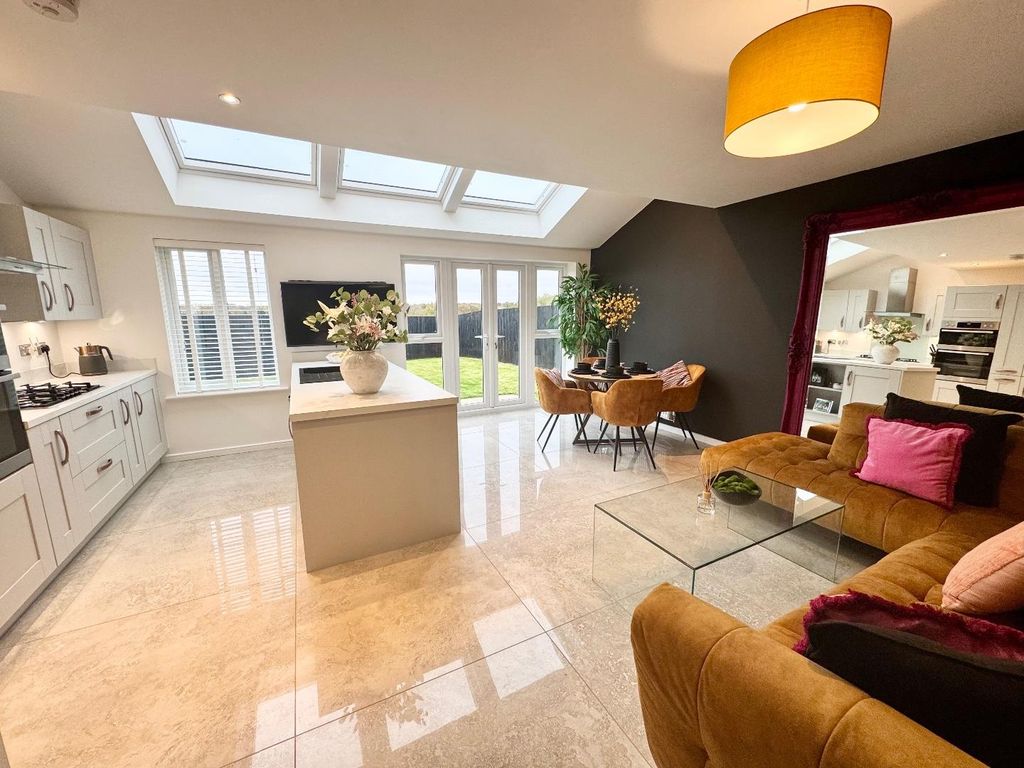 Property photo 2 of 17 Kitchen/Diner