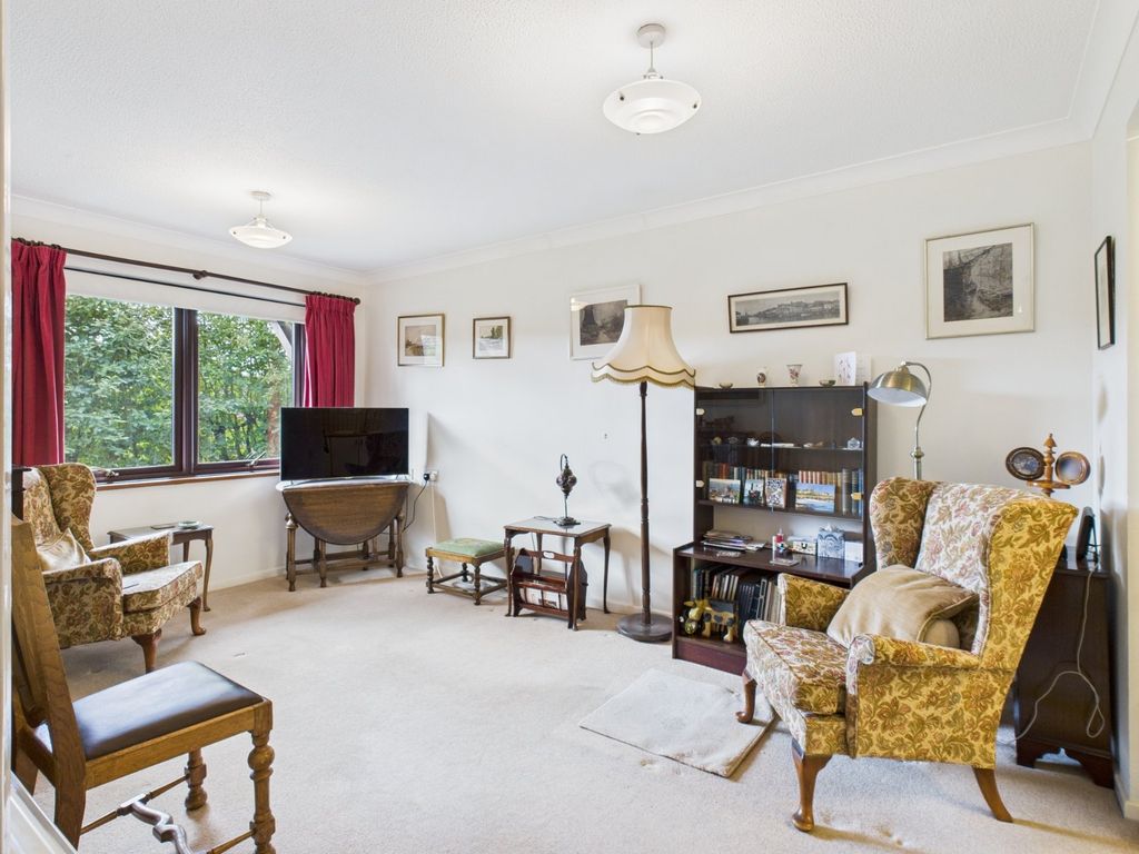 Property photo 2 of 17 Sitting Room