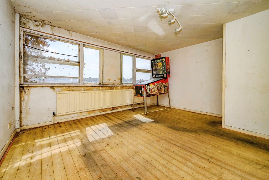 Property photo 2 of 12 Photo