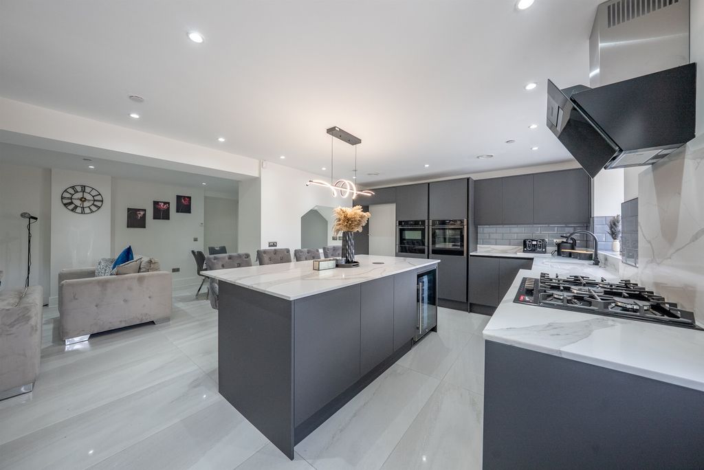 Property photo 2 of 29