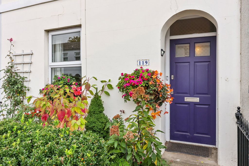 Property photo 2 of 18