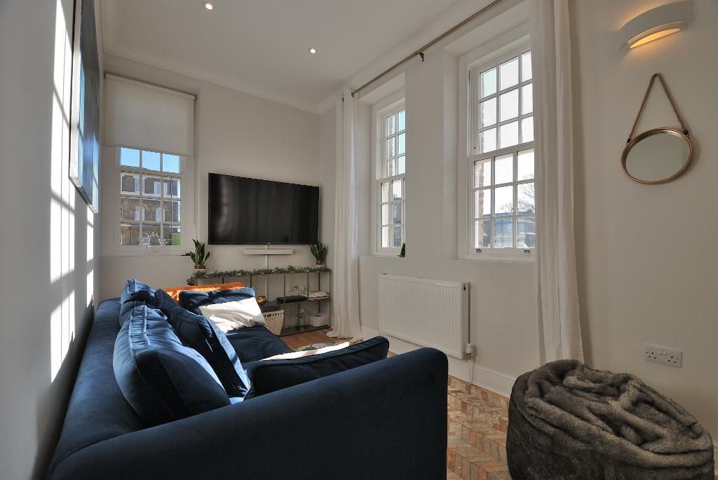 Property photo 3 of 14 Double-Aspect Living Area