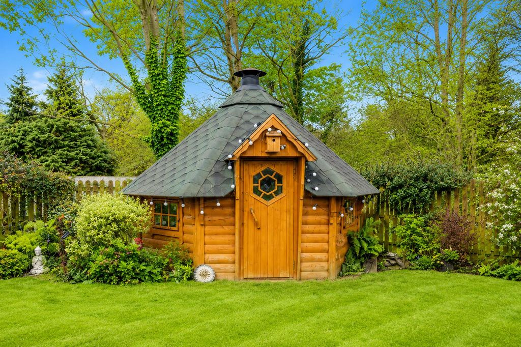 Property photo 3 of 43
