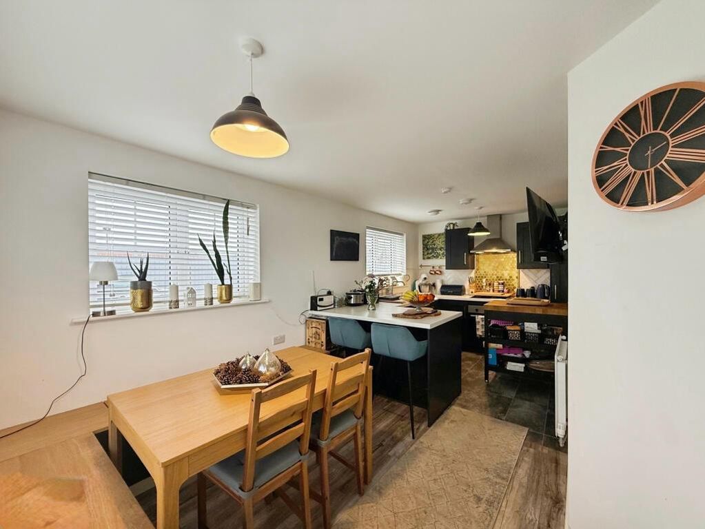 Property photo 3 of 20 2E732658-3792-45Df-A53d-9Fbf13Cae710