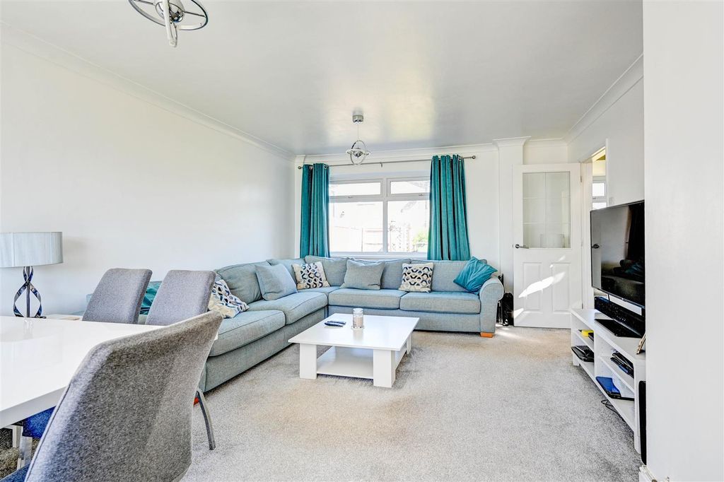 Property photo 3 of 14 Lounge Diner Alternative Angle.Jpg