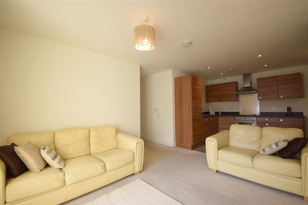 Property photo 3 of 10 Lounge