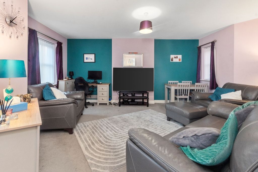 Property photo 3 of 28