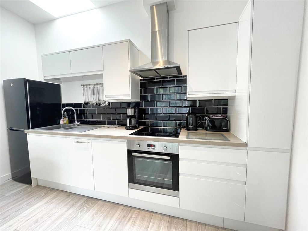 Property photo 2 of 7 Kitchen.Jpg