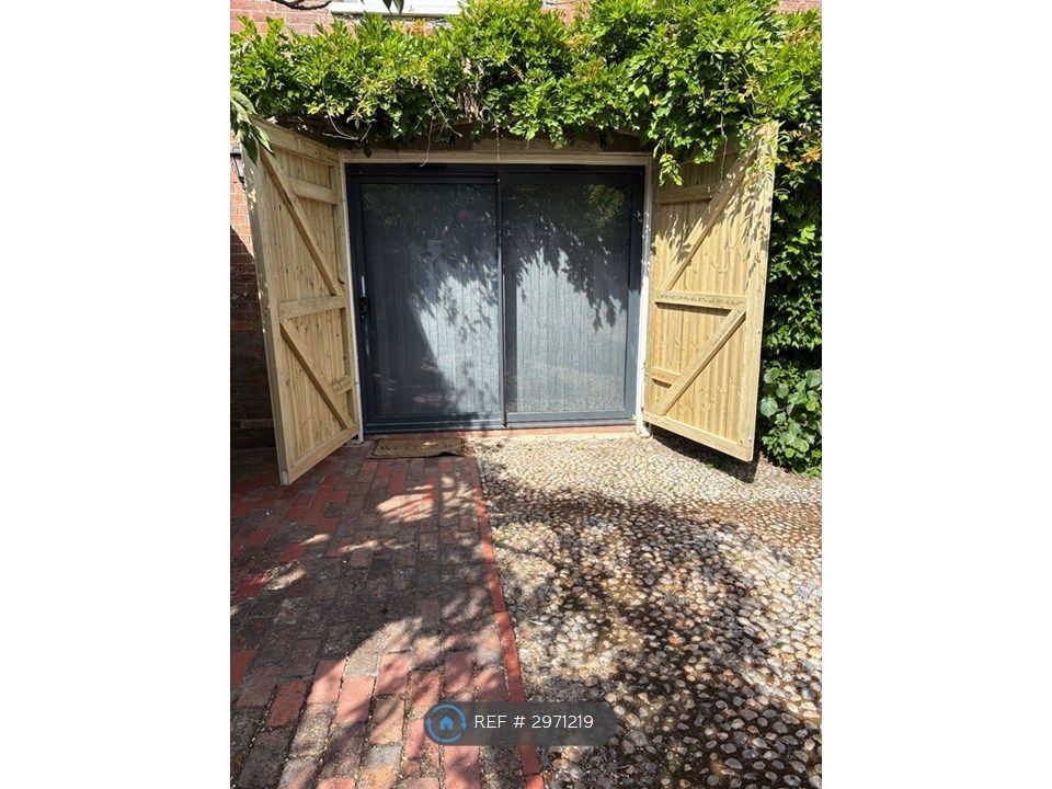 Property photo 2 of 31