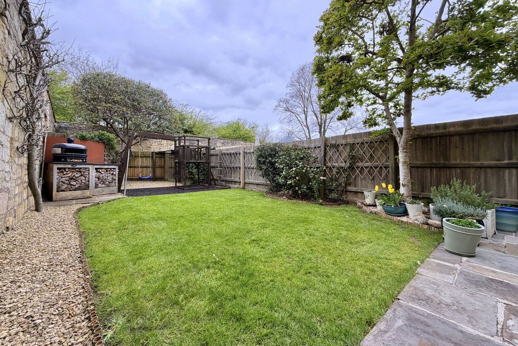 Property photo 2 of 23