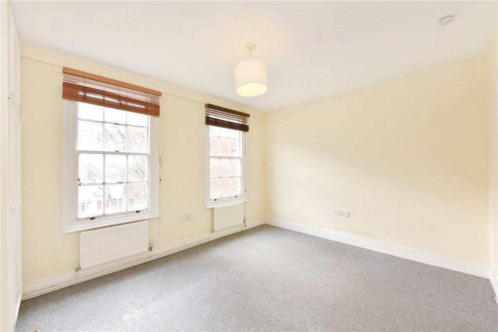 Property photo 2 of 15 Bedroom