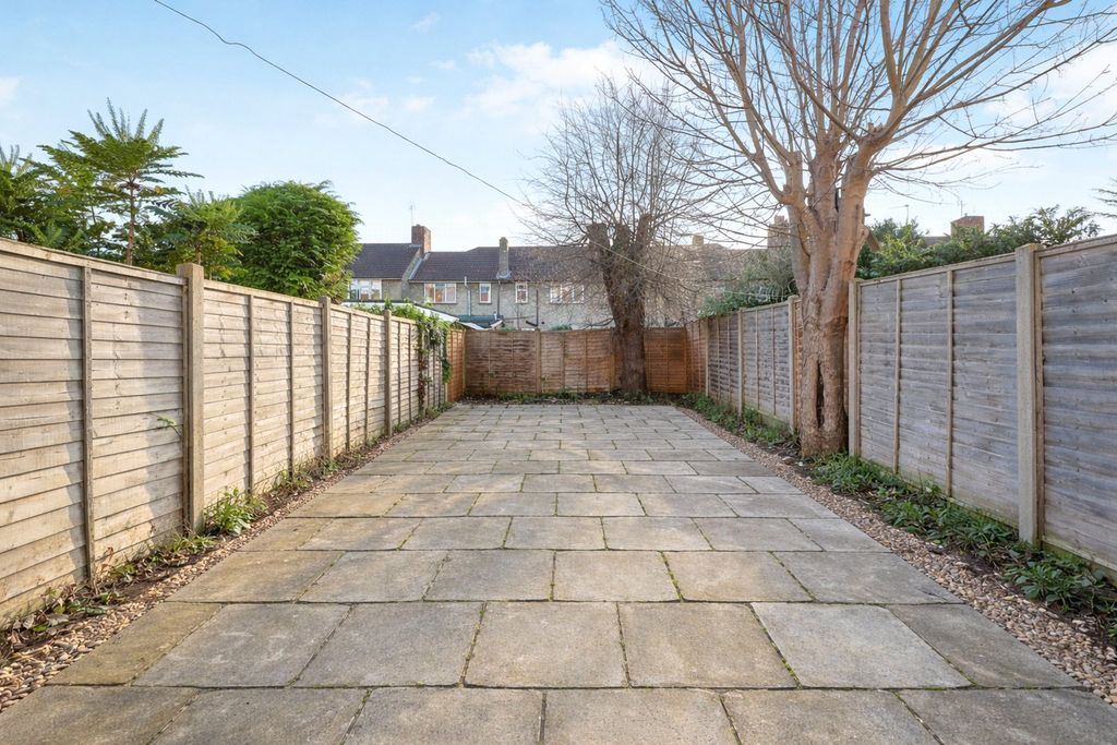 Property photo 3 of 8 Picture No. 27