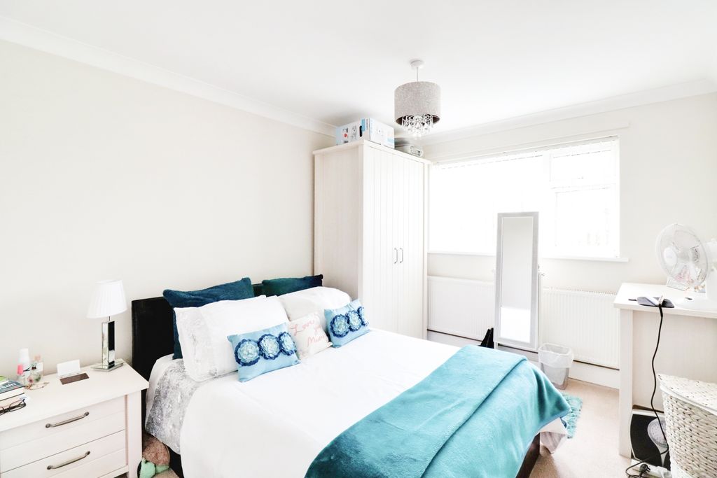 Property photo 3 of 11 Img_383803_9_Original