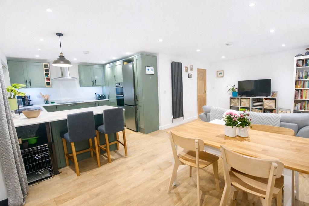 Property photo 1 of 20 Picture No. 13