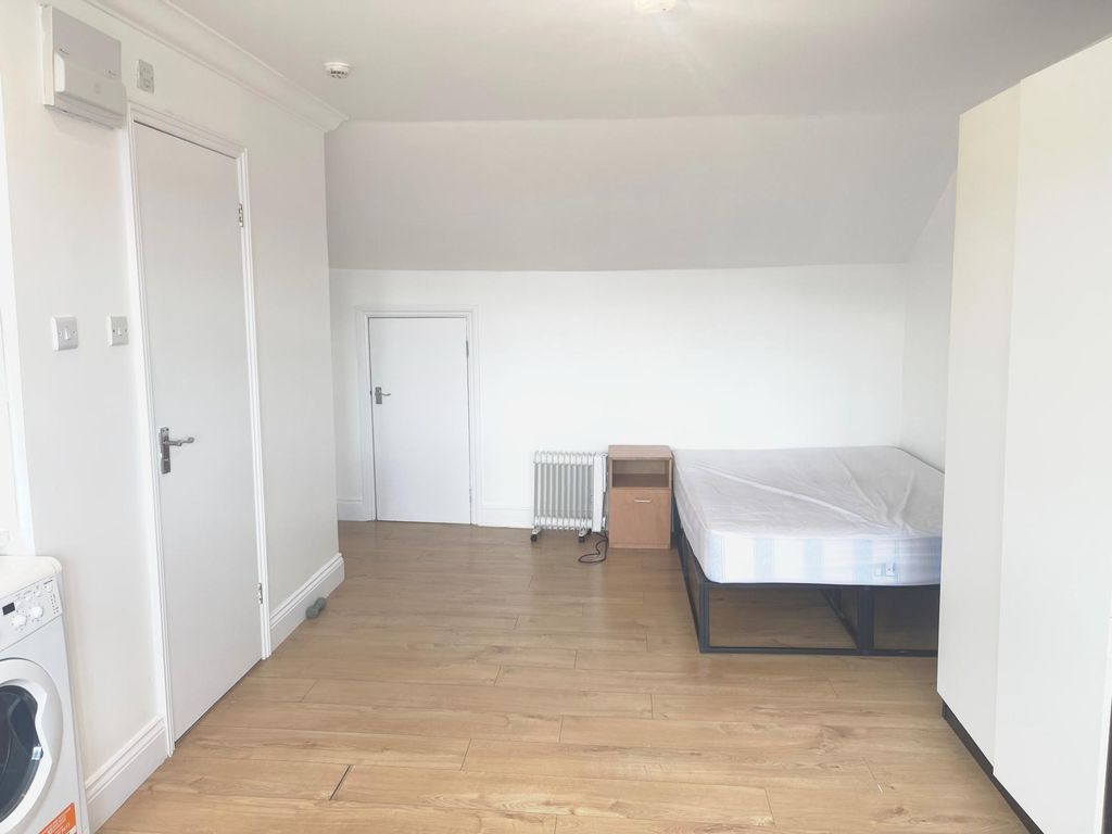 Property photo 3 of 7 Photo 4