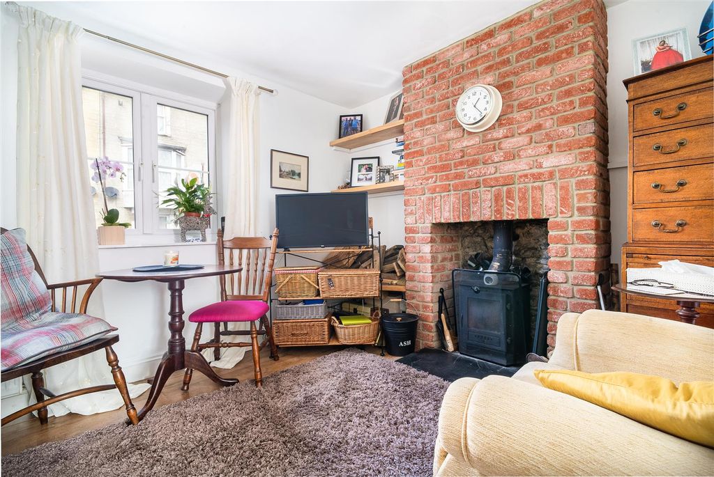 Property photo 2 of 20