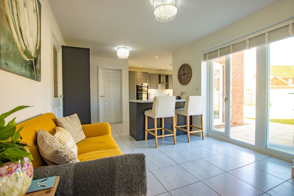Property photo 2 of 32 4472646