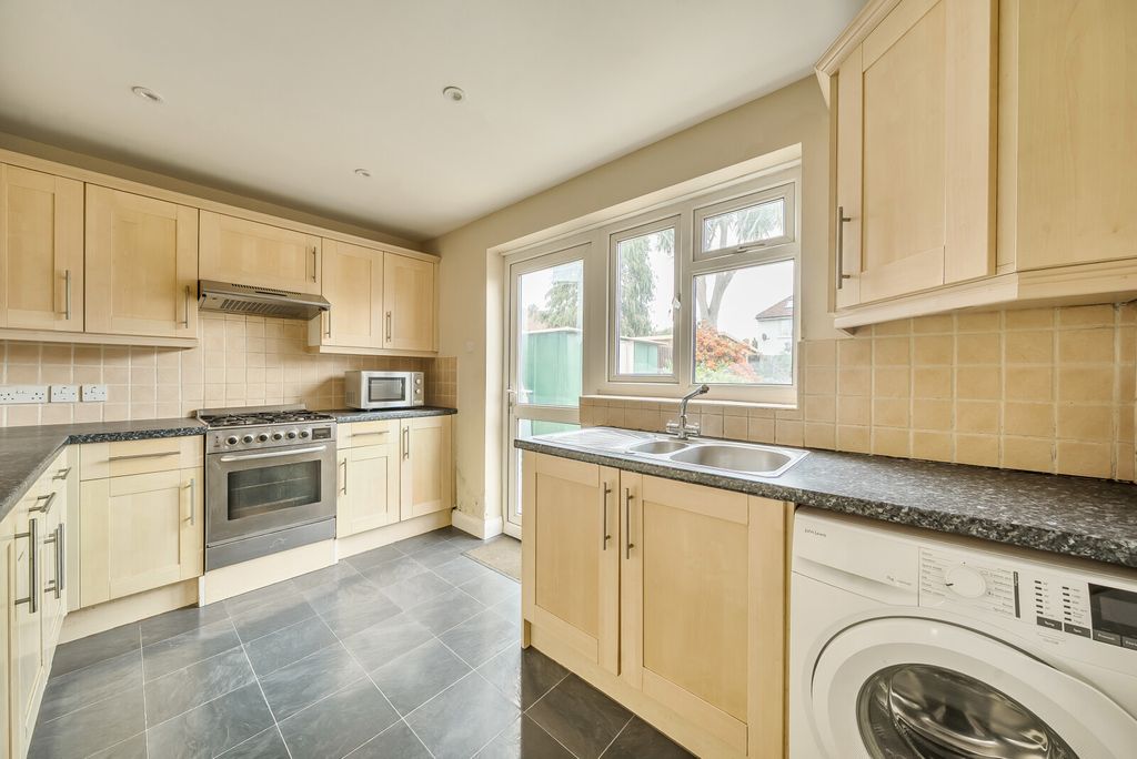 Property photo 3 of 14 Kitchen