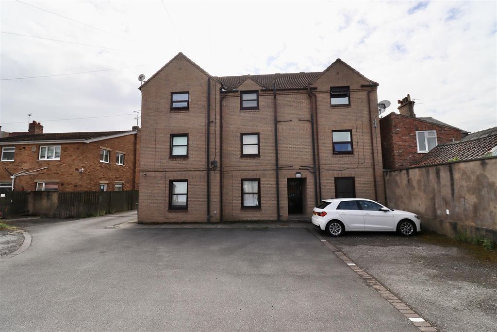 Property photo 1 of 2