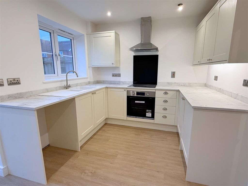 Property photo 3 of 13 Kitchen