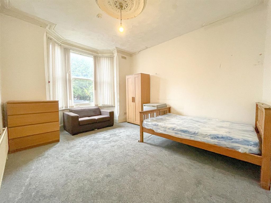 Property photo 2 of 28 Room One