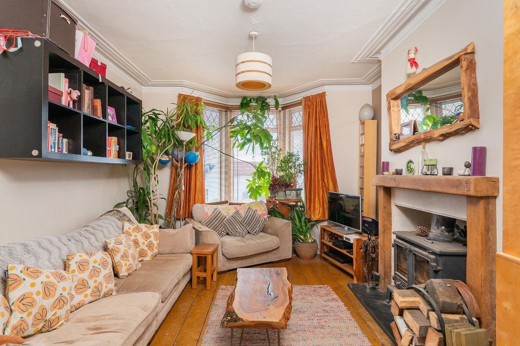 Property photo 1 of 32 8D6Rwh - Living Room D.Jpg