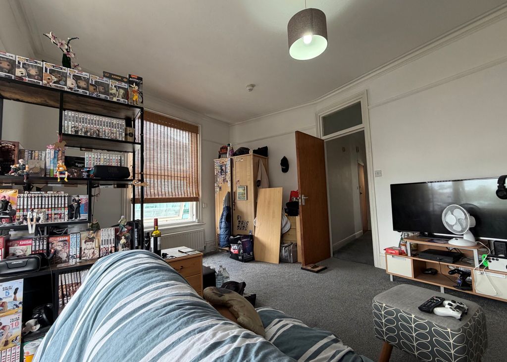 Property photo 3 of 6