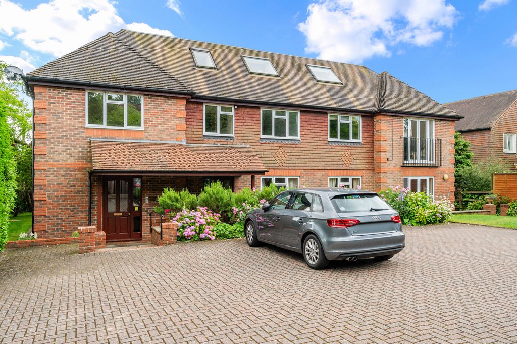 Property photo 1 of 12 The Willows, 2 (3)