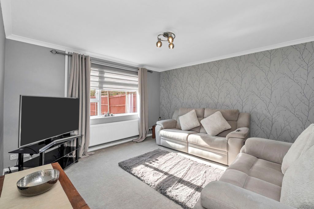 Property photo 2 of 22 Sitting Room