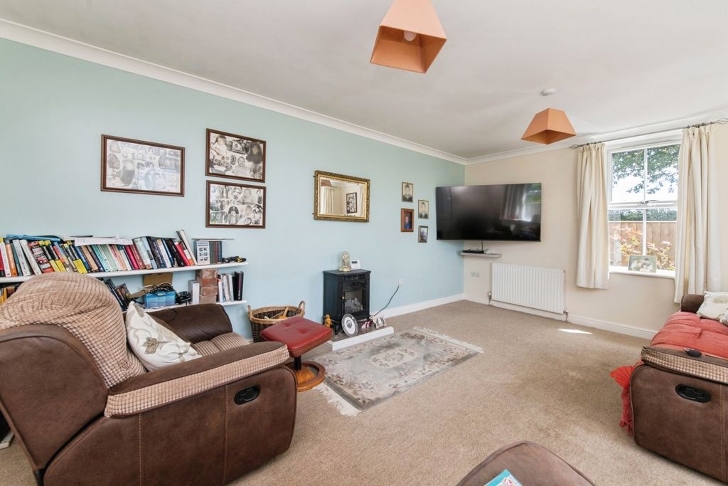 Property photo 3 of 19 Pbox-Img.Jpg