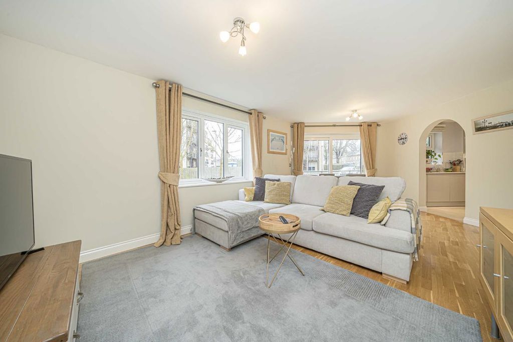 Property photo 2 of 9
