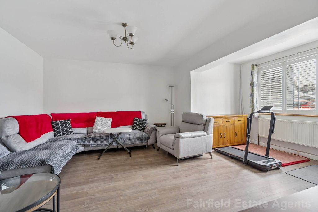 Property photo 2 of 20