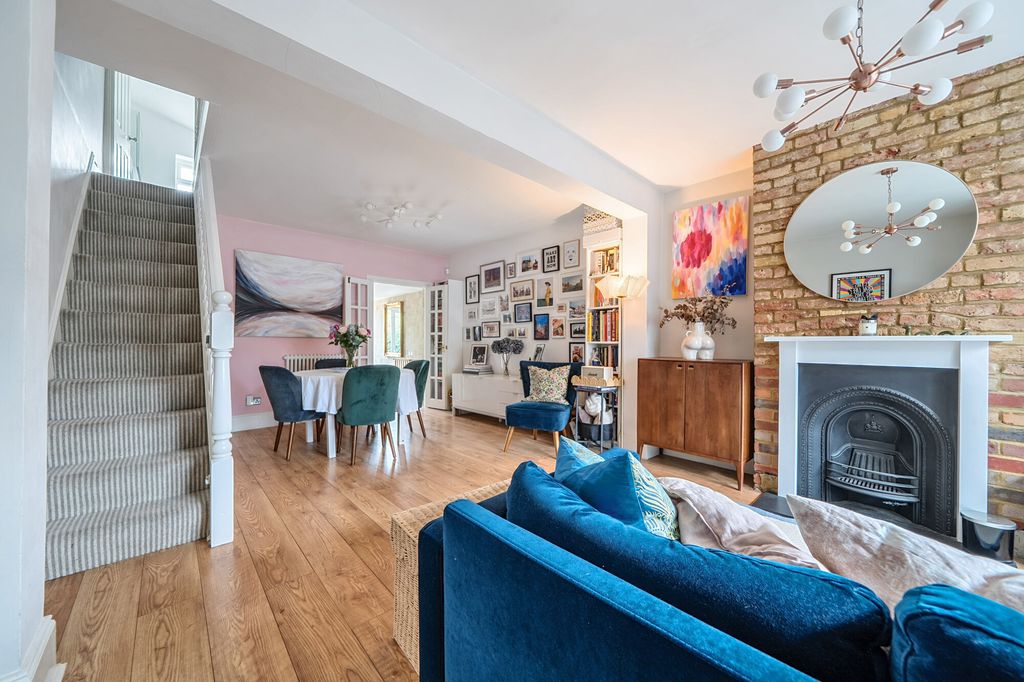 Property photo 2 of 20