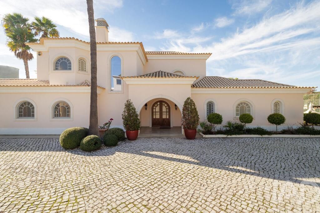 Property photo 1 of 32