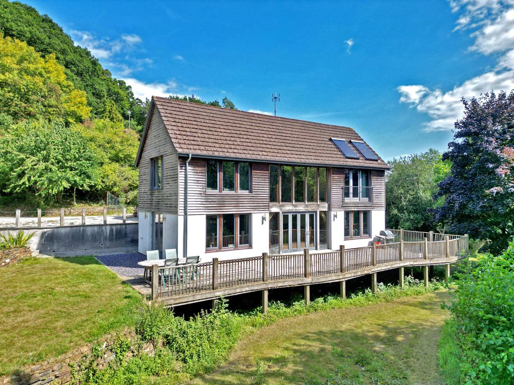 Property photo 2 of 18 Image