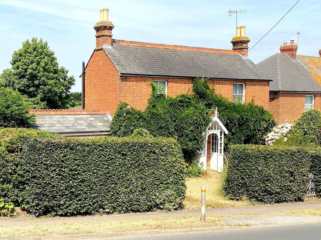 Property photo 1 of 28 100 Cooden Sea Road - Front1.Jpg