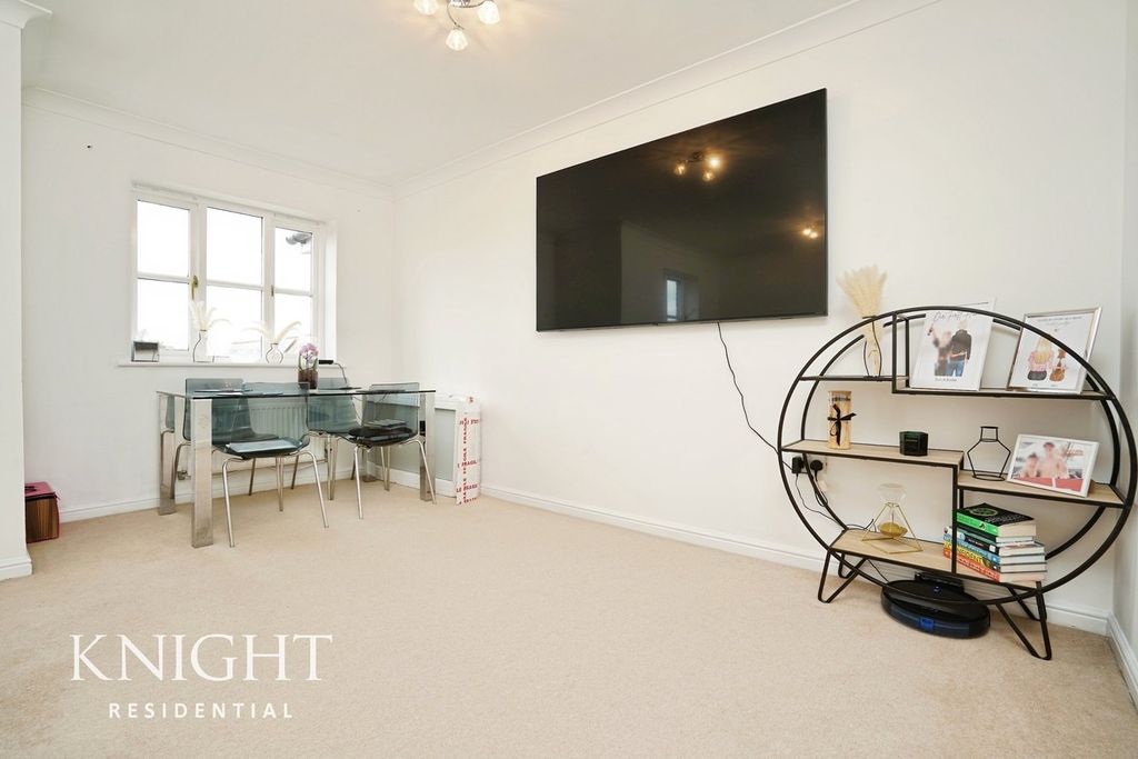 Property photo 3 of 21