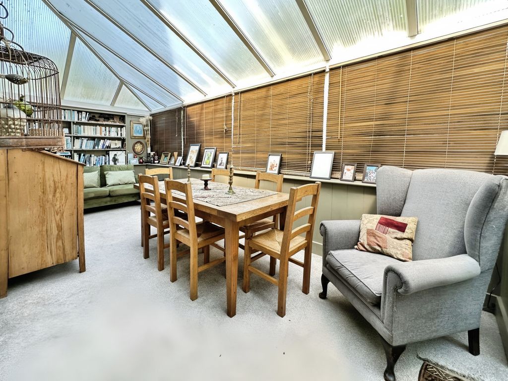 Property photo 3 of 28 Conservatory