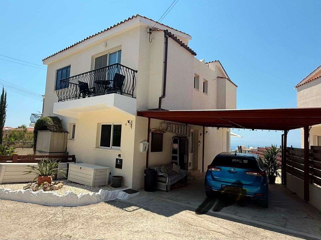 Property photo 2 of 27